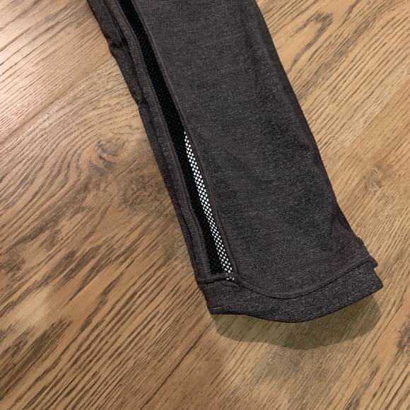 🍋 Lululemon Athletica Black/Gray Leggings Size 2. - Picture 5 of 6